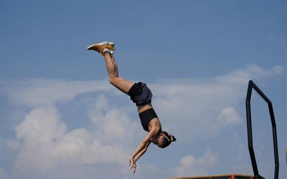 首金后, 物之间飞跃 首金后, 物之间飞跃